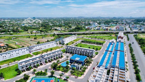 cần bán nhà the sol city, dt (5x15m), 1 trệt 1 lầu 1 tum giá chỉ 3,55 tỷ. sổ hồng riêng