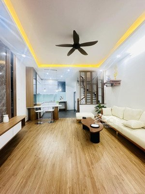 lô góc nguyễn chí thanh, 2 thoáng, ngõ thông, kinh doanh, 40m ô tô tránh, sổ đẹp, tặng nt, 35.6m2