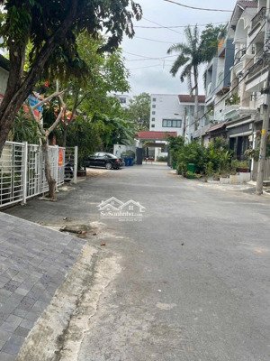 bán gấp đất thổ cư 5x25m giá nhỉnh 10 tỷ, mặt tiền đường số hoàng quốc việt, quận 7 sát phú mỹ hưng