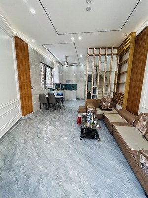 hàng kịch độc , 4 tầng xây mới khu quán nam- trại lẻ ô tô vào nhà chỉ 4,25 tỷ. lh 