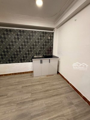 phòng trọ full nội thất, hẻm xe hơi thông thoáng ngay q1