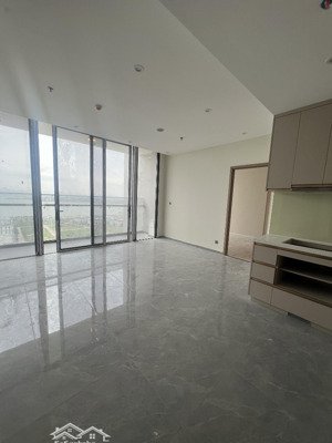 2n icon 40 hạ long, trực diện vịnh mã 10, giá 4,4 tỷ thôi ạ. lh em vy ạ