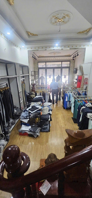 bán nhà mặt tiền đường hai bà trưng tp dĩ an. diện tích 97m2 thổ cư 100% đường nhựa 20m