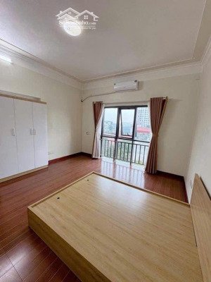 căn hộ dịch vụ 2 phòng, full đồ, thang máy giá 5.300k