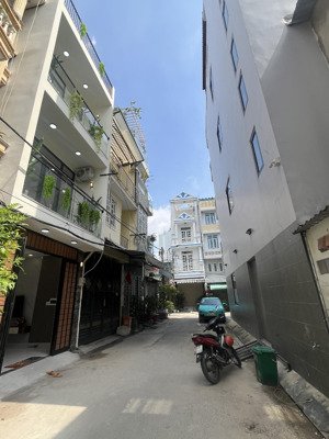 tân phú- nhà đẹp 5 phòng, 6wc - hẻm xe tải đậu cửa- 54m2- giá nhỉnh 8 tỷ tl