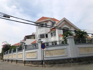 bán nhà góc 2 mặt tiền rẻ nhất thảo điền, thủ đức - dt: 14x14m - 4 tầng - hđt: 70 tr/th - 25.5 tỷ