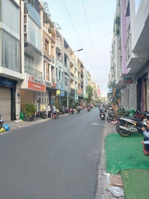 gấp bán mặt tiền đường hoa lan phú nhuận 50m2, 5 tầng, ngang 4.5m, có hầm, 6pn chỉ nhỉnh 16 tỷ