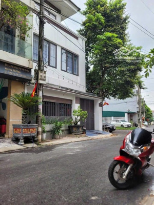 nhờ 500ace môi giới bán giúp. chính chủ bán nhà 3tầng 80m2 sổ cất két. phân lô cán bộ oto vào nhà