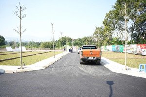 chính chủ có lô đất 100m phú cát , mt8m, gần đhqghn, cách ql 21a 200m, sát tỉnh lộ 446