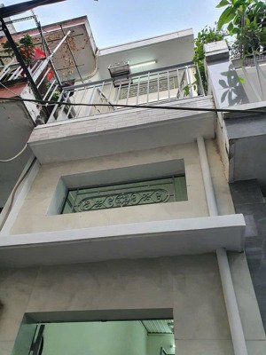 bán nhà 3 tầng btct giá rẻ như hạt dẻ