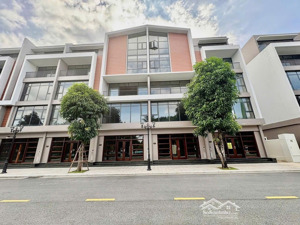 bán liền kề 80 m2 ánh dương, cạnh biển hồ 13,2ha , công viên trường học, chung cư vin ocp 3