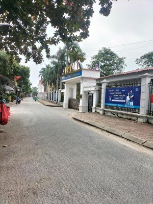 bán đất 100m2 trục chính kinh doanh 2 đối diện cổng trường cấp 2 và trường cao đẳng cơ điện sóc sơn