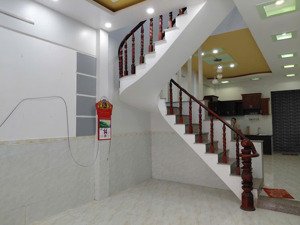 chính chủ cho thuê nhà ht44 - nhà kiên cố sạch đẹp sân rộng - đường 8m