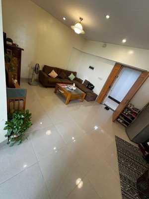 chính chủ cần cho thuê căn hộ rộng 90m2 gồm 2p ngủ và 2vs tại tòa c2 xuân đỉnh giá 9,5tr 