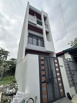 bán nhà 3 tầng 52m2 x mt 4m. quan âm- bắc hồng- đông anh. ô tô đỗ cửa. 2 thoáng trước- sau