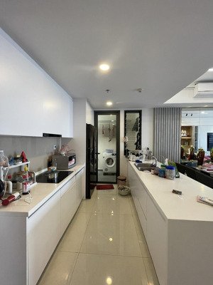 chính chủ em cần bán căn 3 ngủ 111m2 view công viên và tttm. full đồ như ảnh