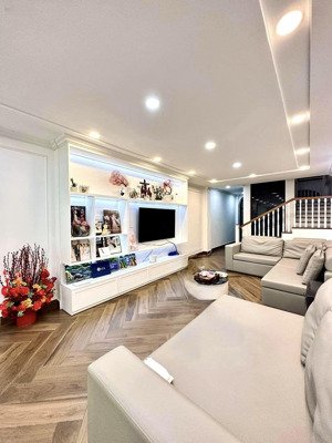 nhà đẹp lâm văn bền q7, xe hơi vào nhà, 3 tầng, dtsd 180m2, nhỉnh 10 tỷ