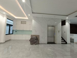 cho thuê tầng làm văn phòng 6 triệu - 49m2 tại vinhomes grand park. liên hệ thiện