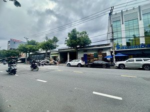 nóng! giá rẻ sụp hầm! chủ hạ giá 1 tỷ cần bán gấp 3 lô liền kề mặt tiền phạm hùng