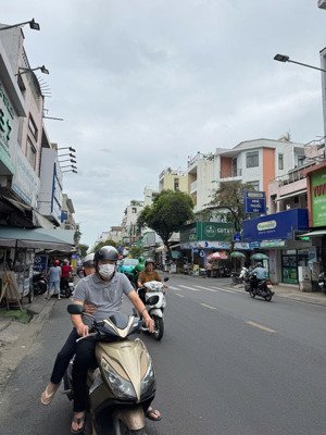 mặt tiền độc lập, đoạn ngay chợ sầm uất nhất - nhà 4 tầng - chỉ 8.95 tỷ