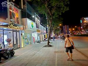 nhà mặt phố Nguyễn Văn Cừ, 440m, mặt tiền 18m, nở hậu, vỉa hè đá bóng