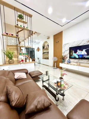 nhà mới xây siêu đẹp, thoáng mát, đường xe hơi né nhau. tiện kd