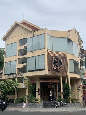 ngang 18m góc 2mt khu phan xích long