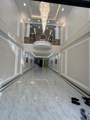 tư đình phân lô oto ở ngay 90m2 mt: 5m x 8 tầng thang máy full nội thất cao cấp giá 27.2tỷ (có tl)