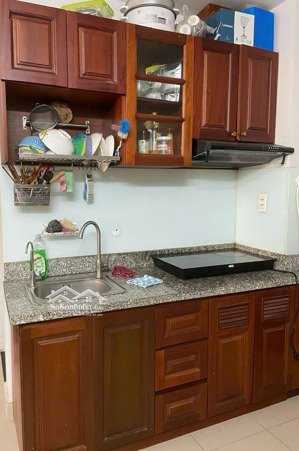 căn hộ tầng 8 lock ạ. nội thất đầy đủ