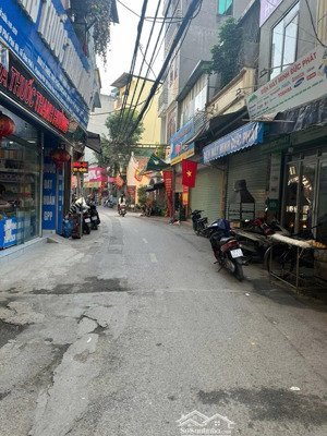 đất hiếm - ngõ thông - ô tô sát nhà phù hợp xây ccmn 8 tầng cho thuê - dt 92m*mt6m