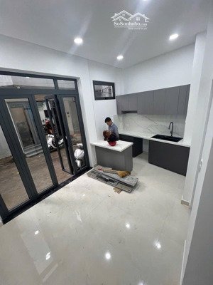 nhà đẹp hẻm xe hơi 3 tầng 2 phòng ngủ