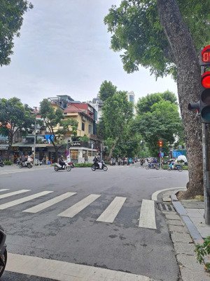 mặt phố quán thánh hiếm có kinh doanh cực tốt mặt tiền rộng cơ hội khó lặp lại trong tầm tiền