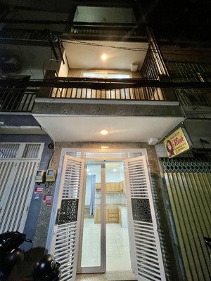 nhà nguyên căn hxh 2pn 3wc trệt 2 lầu st 63m2 hẻm rộng ngay phố ẩm thực đoàn văn bơ quận 4