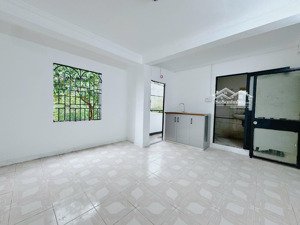 siêu phẩm mới tinh studio bancol, ngay học viện cán bộ, vlu cs3, phòng đẹp, view thoáng.