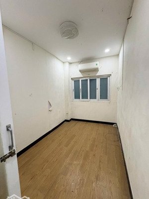 giảm 900 triệu, giá mới chỉ 4.9 tỷ-sắp định cư cần bán gấp nhà 4 tầng phố tây bùi viện - 15,2m2