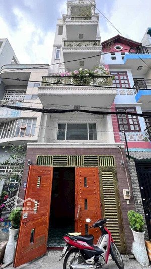 nhà khu đồng bộ, xe hơi ngủ trong nhà, gần công viên làng hoa