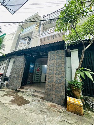 chủ ở lâu năm nhà btct kiên cố gần ngay công viên làng hoa