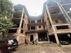 mp phan đình phùng 320m2*3t mt 15m, căn góc, vỉa hè rộng 5m, 3 thoáng, 1 chủ 1 sổ, ko cây trước nhà