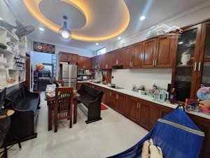 nhà đối diện trường đại học sư phạm kỹ thuật, gần ngã tư thủ đức dt 93m2, ngang 12m, chỉ 8 tỷ