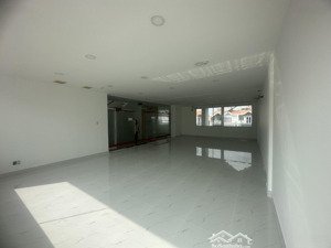 cho thuê văn phòng tại him lam kênh tẻ. giá từ 18tr- 30tr/th . dt từ 80-120m2 .