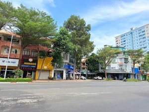 bán nhà mặt tiền đường nguyễn thái học, gần siêu thị coopmax nhà hàng maxim trường học....