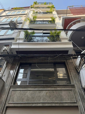 tòa nhà 7 tầng thang máy vị trí đắc địa nhất cầu giấy, ngõ thông ô tô tránh phân lô có hơn 23 tỷ