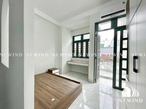 cho thuê phòng full nội thất ban công mới 100% ở đoàn văn bơ quận 4