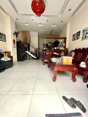 hàng đẹp 4 tầng - ngang 5m - dt : 60m2- hẻm xe hơi tránh ngay nguyễn tư giản - cho thuê 15tr/tháng