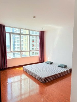 bán căn hộ duplex giai việt - 854 tạ quang bửu. diện tích 215m2, 3 phòng ngủ, 4wc sổ hồng