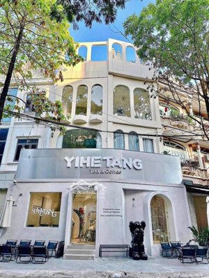 cho thuê siêu phẩm nhà mặt phố hoàng cầu diện tích 150m² x 5 tầng mặt tiền 13m giá thuê 140 triệu!