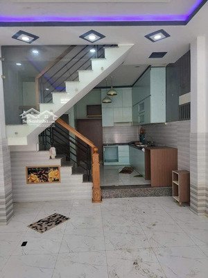 nhà hẻm 1 sẹc gần đường, 2 tầng kiên cố, dt: 37.8m2, sổ hồng riêng, đường phạm thế hiển