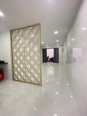 bán nhà quận 10 42m² 3 tầng 4 phòng ngủ gần mặt tiền bà hạt nhà mới đẹp, vào ở ngay giá 5,2 tỷ