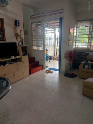 chính chủ cho thuê nhà 2 mt đường, v6 khu ehome, vĩnh phú 41. 1 trệt 1 lầu nhà vị trí đẹp