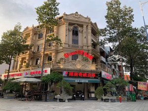 bán căn lô góc đường đồng khởi, một căn biệt thự sầm uất đẹp lộng lẫy giá 35tỷ đang cho thuê 80tr